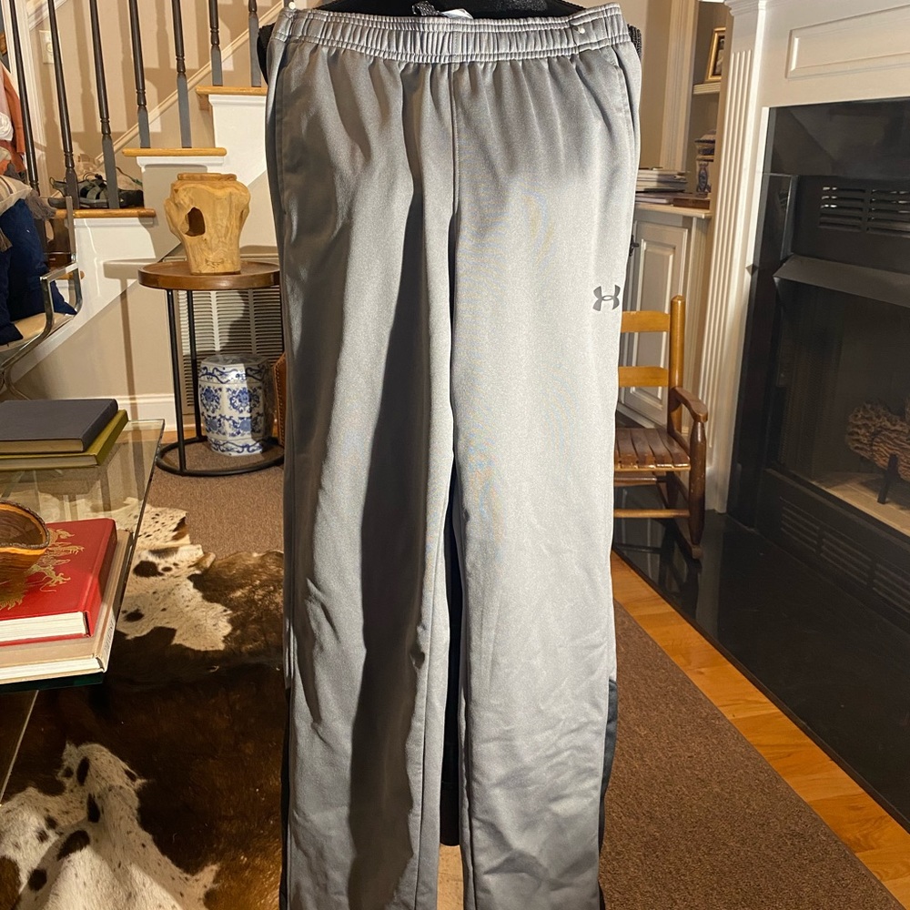 Under Armour youth large jogger. They are gray with black leg accents.